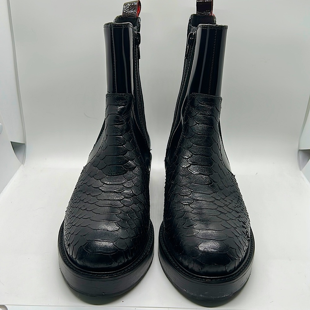 Jeffrey Campbell Black Faux Snakeskin Chelsea Leather Boots Shoes **Size 7** - Picture 2 of 10